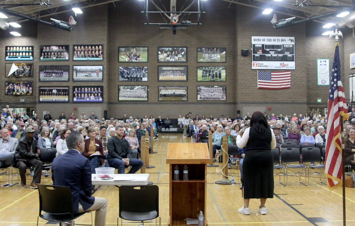 Congresswoman Bynum at her town hall in Sisters, Oregon. 