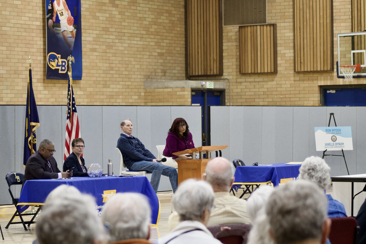 Congresswoman Janelle Bynum and Senator Ron Wyden at a town hall on March 16, 2025.